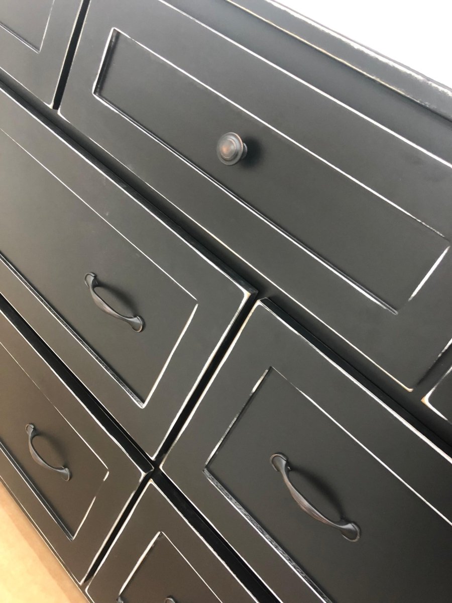 Los Angeles Oversized Solid Wood Dresser – Modern & Spacious Storage.