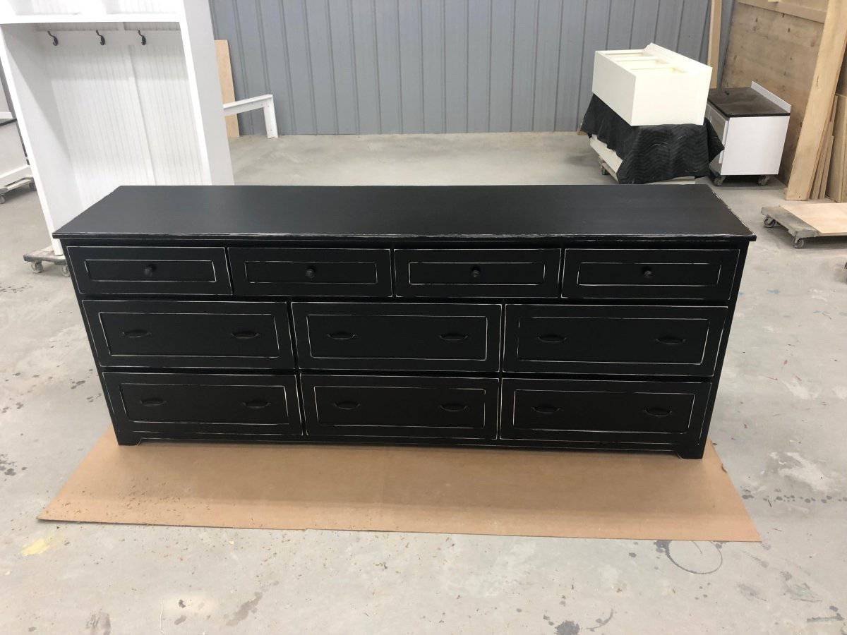 Los Angeles Oversized Solid Wood Dresser – Modern & Spacious Storage.