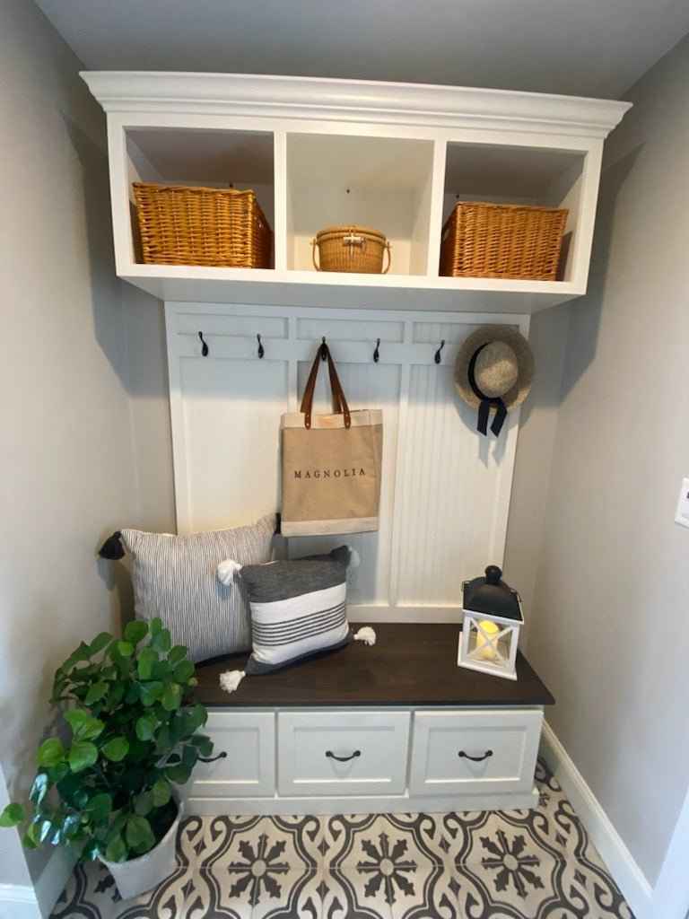 New York 3-Section Mudroom Bench with Shoe Storage & Coat Hooks | Handcrafted Wood Hall Tree