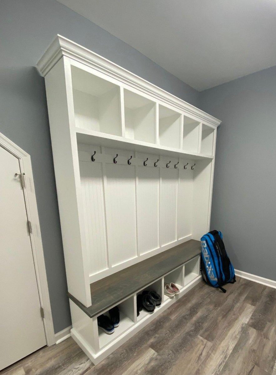 PENNSYLVANIA 5 section bench with storage.