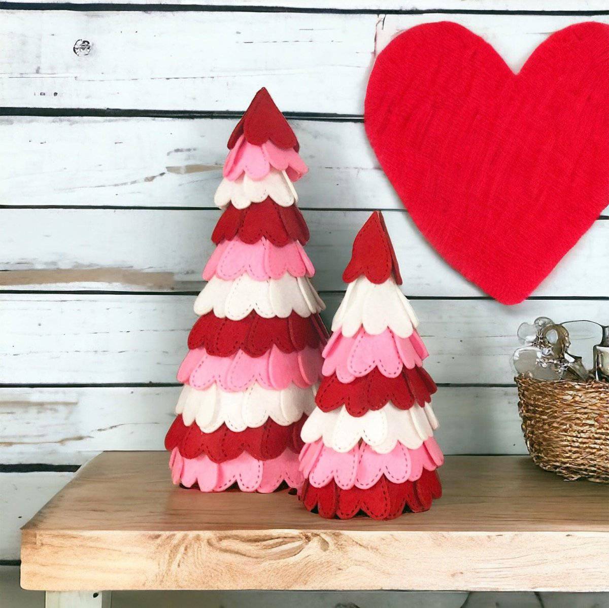 Valentine’s Day Decorative Trees (Set of 2) – Rustic Tabletop Heart Decor for Holiday & Home Display